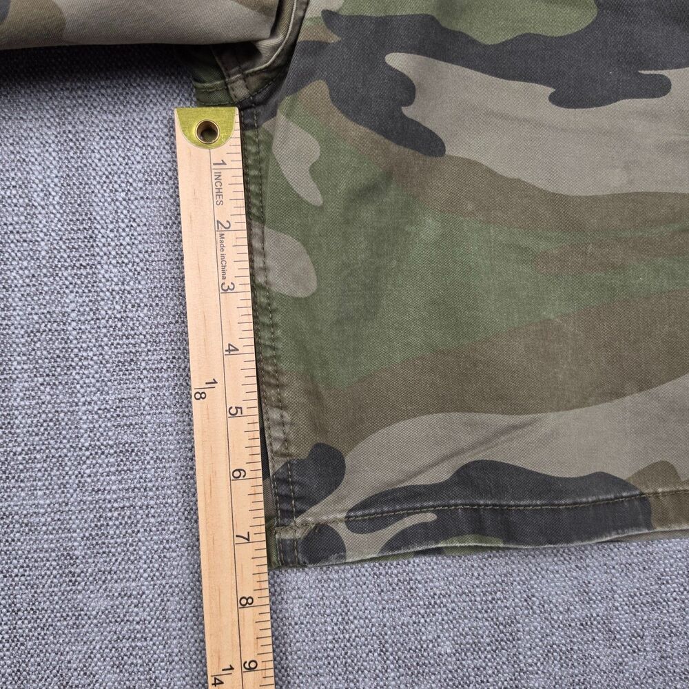 Pull & Bear Mens Chino Shorts Size 31 Green Camo Woodland Flat Front - Picture 5 of 5